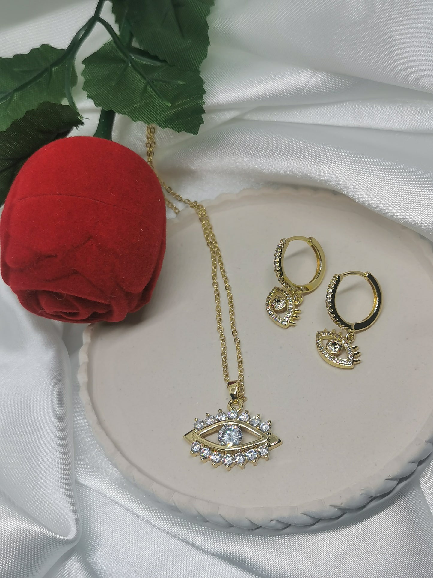 Glowing Eye Necklace